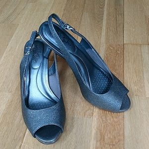 Life Stride soft system pewter glitter peep toe